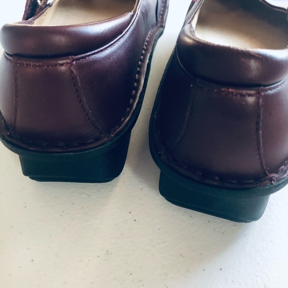 Alegria Women's Burgandy Mary Jane Shoes - Picture 5 of 9